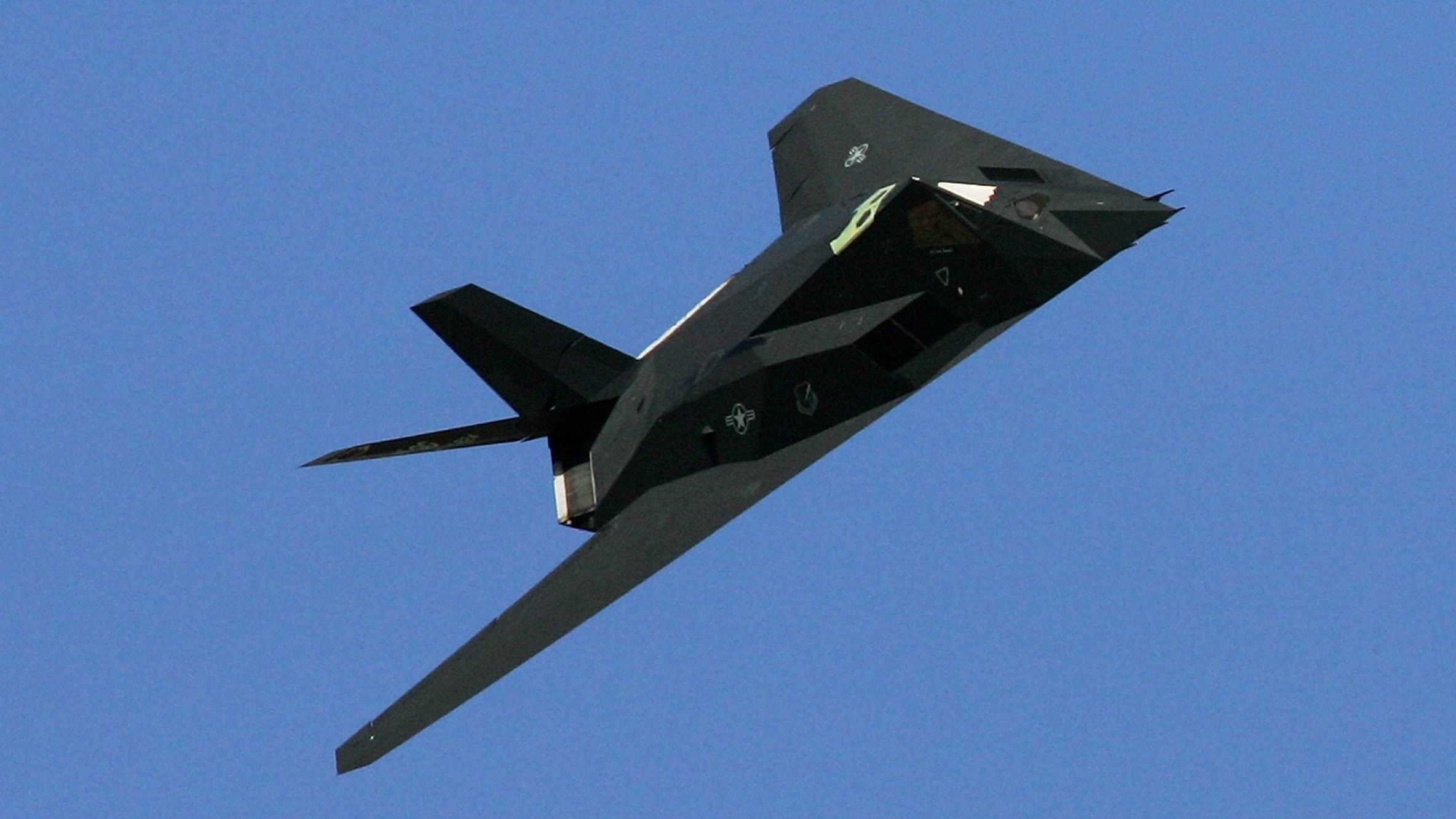 Caça F-117 Nighthawk em voo 