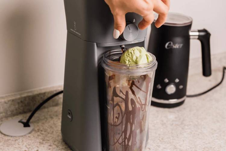 cafeteira-iced-coffee-oster-01.jpg