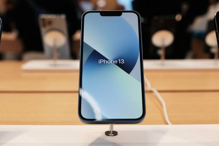 iPhone 13 na loja da Apple.