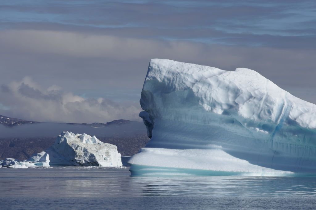 a-fotografia-apresenta-um-iceberg-na-Groenlândia