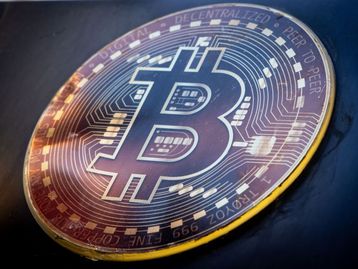 EUA criam reserva estratégica de Bitcoin, mas mercado se decepciona