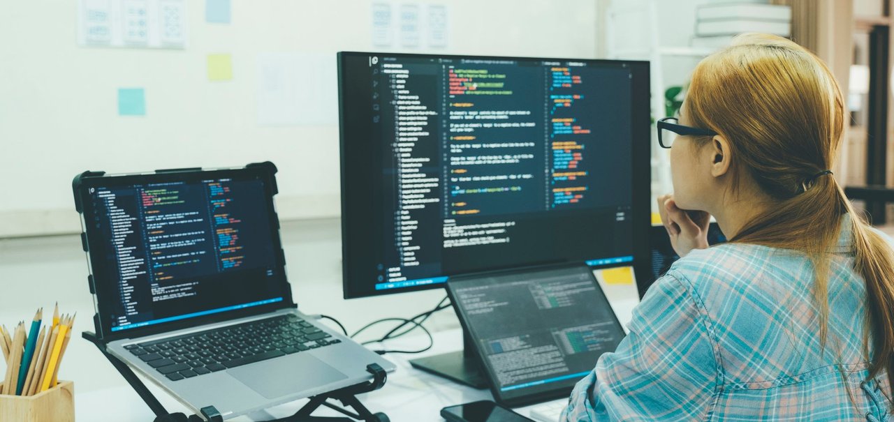 Startup oferece 120 bolsas de estudo em desenvolvimento front-end para mulheres