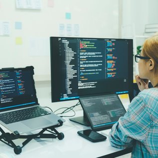 Imagem de Startup oferece 120 bolsas de estudo em desenvolvimento front-end para mulheres