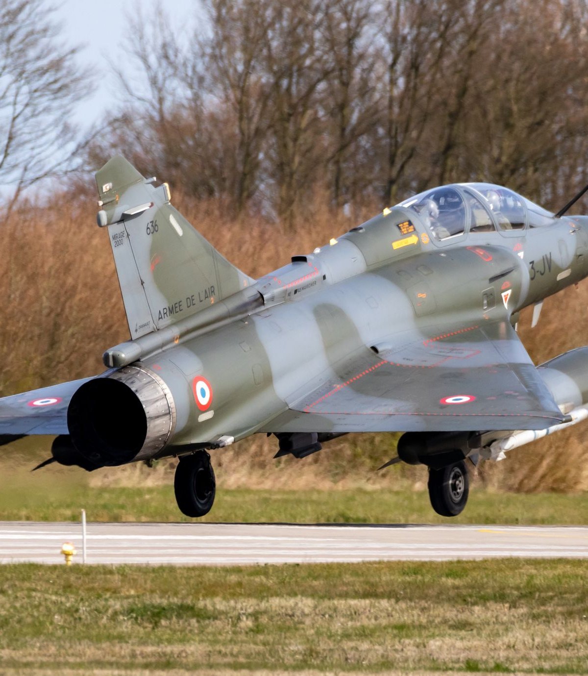 Ucrânia utiliza caças Mirage 2000 para conter ataques russos; veja imagens