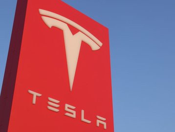 Tesla em crise: por que a montadora está em queda de vendas e ações?
