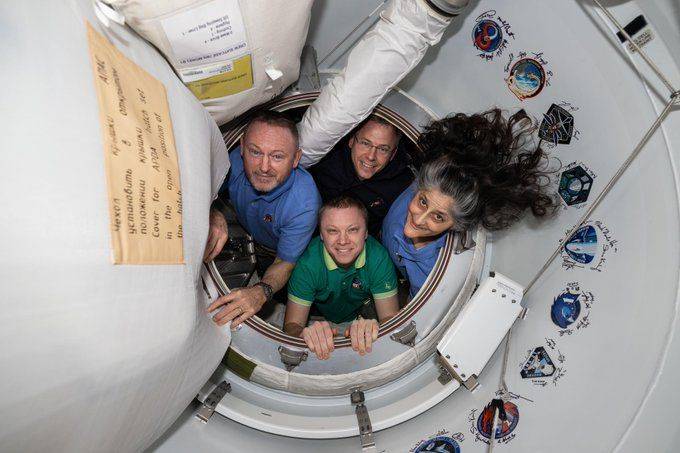 astronautas-presos-no-espaco-2.jpeg