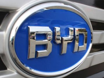 BYD: nova bateria para carros elétricos carrega um veículo em 5 minutos