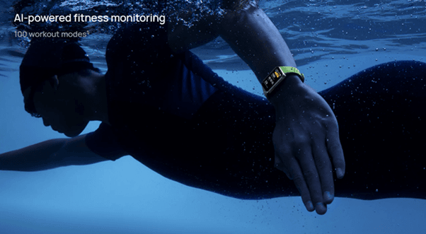 atleta-nadando-demonstrando-o-funcionamento-da-smartband-huawei-band-10