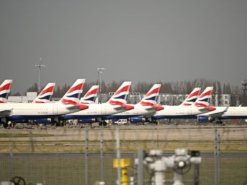 Aeroporto de Heathrow é fechado após incêndio e mais de 1,3 mil voos são cancelados