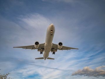Power bank pega fogo durante voo e obriga avião a fazer pouso de emergência na China