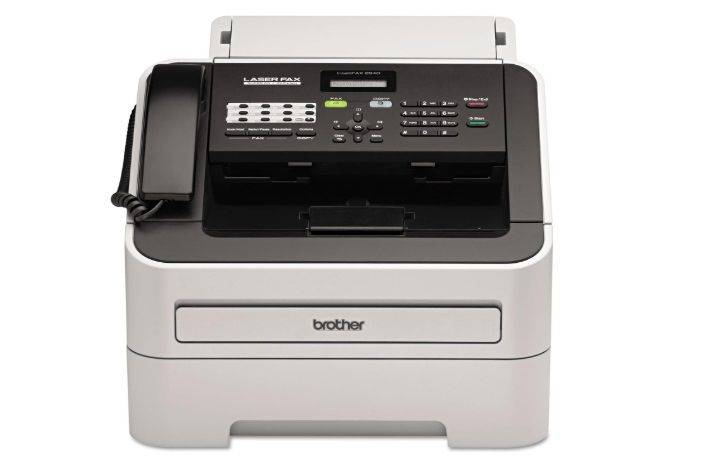 Uma máquina moderna de fax da marca Brother.