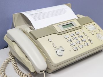 Que fim levou o fax, a tecnologia de enviar documentos impressos usando a linha telefônica?