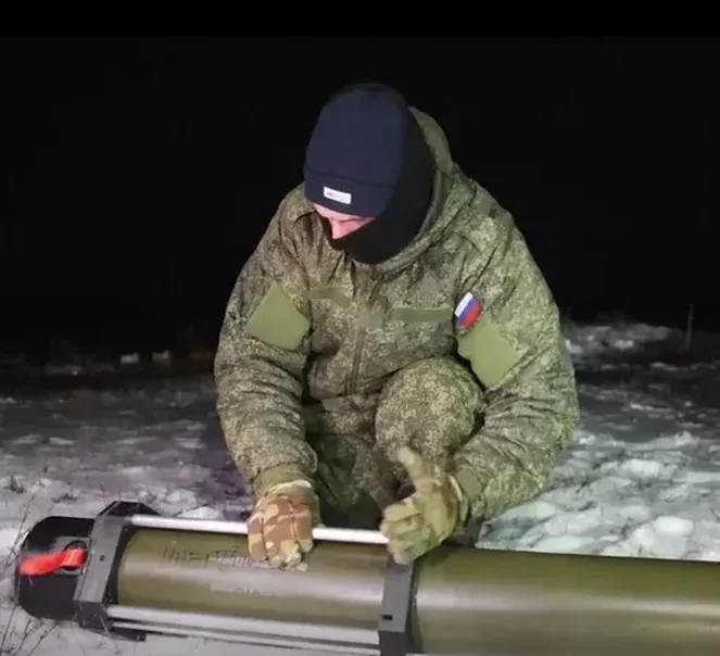 Imagem de Rússia testa novo sistema de arma híbrida Solist para ataques a blindados