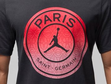 Moletons, camisetas e tênis Nike Jordan com até 57% OFF no site oficial da marca; confira