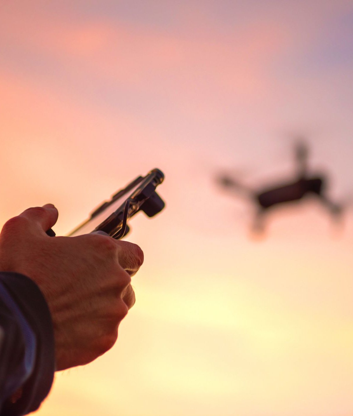 Reportagem mostra ucranianos matando soldado russo com drone controlado por joystick