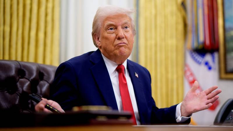 Donald Trump de braços abertos