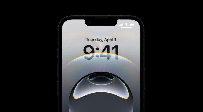 um iphone 16e de frente para a tela na cor preta, com a tela de bloqueio cinza e em um fundo monocromático preto.