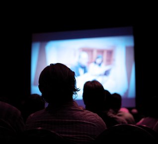 Imagem de As pessoas não sabem mais assistir filmes no cinema? 