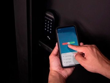 Seleção smart home com até 50% OFF; garanta lâmpadas, interruptores e mais itens inteligentes com desconto