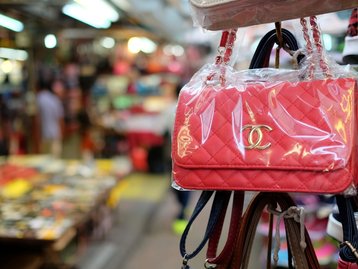 Tiktokers chineses aproveitam 'tarifaço' dos EUA para divulgar produtos piratas