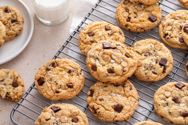 Foto de cookies sobre uma mesa