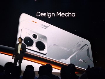 Realme 14: linha chega ao Brasil com celular que muda de cor a partir de R$ 2,8 mil