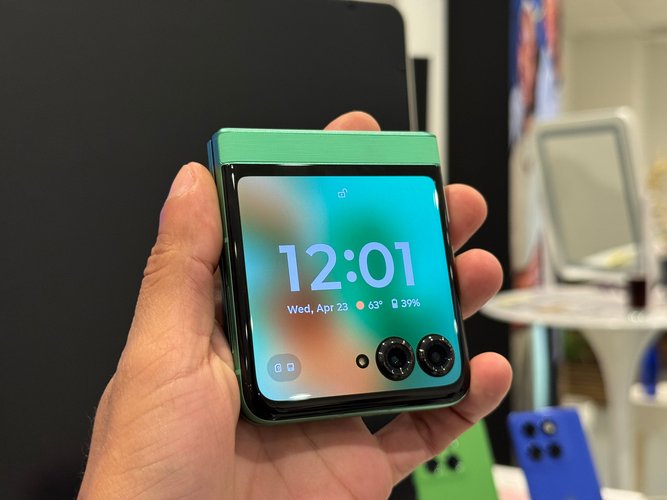 motorolarazr60.JPG