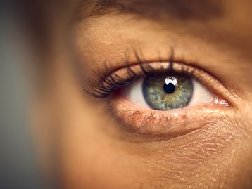 Injeções de ouro nos olhos: tratamento promete reverter cegueira com nanopartículas