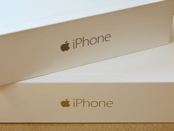 Efeito tarifas: Apple vai trocar produção de iPhones vendidos nos EUA para a Índia