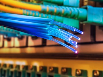 Mensagens quânticas são transmitidas por rede de fibra óptica comum de 254 km
