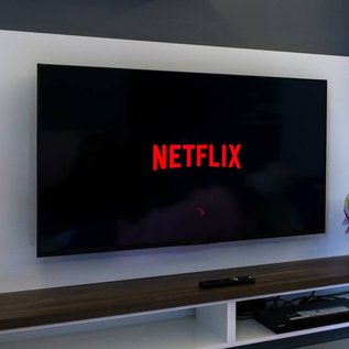 Imagem de Netflix vai usar IA para inserir publicidade em filmes e séries de forma discreta