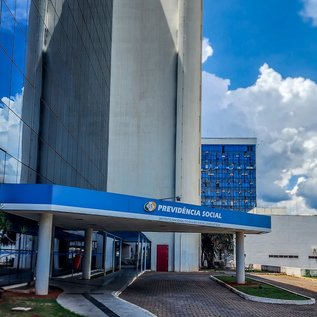 Imagem de Mensagens falsas prometem devolver descontos ilegais no INSS; saiba reconhecer a fraude