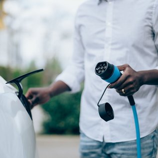 Imagem de Como funciona o IPVA para quem tem carro elétrico?