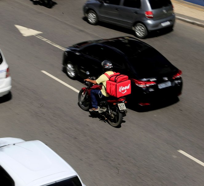 Imagem de iFood aumenta taxa mínima paga aos entregadores