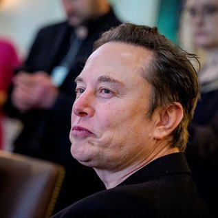 Imagem de Tesla não quer substituir Elon Musk como CEO; empresa desmente