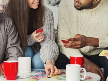 Jogos de carta a partir de R$ 18: baralho, Perfil Express, Coup, Trunfo e mais para jogar com os amigos