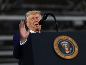 'CEOs de tecnologia estão beijando minha bunda', provoca Trump