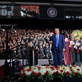 Imagem de Trump corta verbas da ciência e põe em risco o futuro do planeta