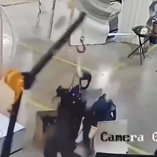 Imagem de Robô humanoide ataca funcionários em fábrica na China