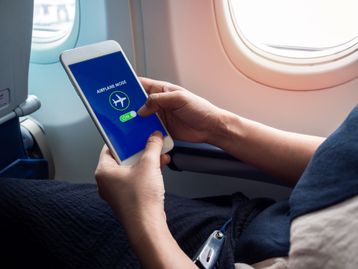 Sem modo avião: United Airlines começa a oferecer internet da Starlink em voos nos EUA