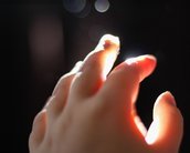 Nossos corpos emitem uma luz suave que se apaga quando morremos, diz estudo 
