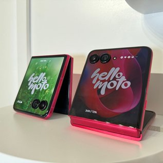 Imagem de Razr 60, 60 Ultra e Edge 60 Pro chegam ao Brasil; Motorola também lança Moto Buds Loop e Watch Fit