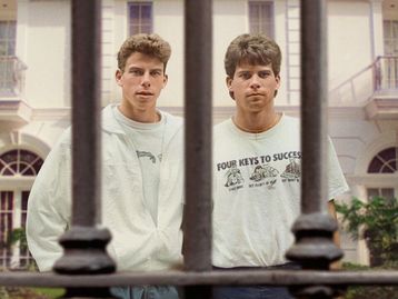 Irmãos Menendez, da série da Netflix, sofrem grande alteração em sua pena