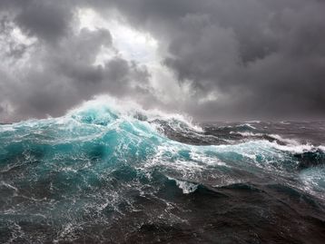 Tempestades no oceano podem gerar “terremotos” no núcleo da Terra