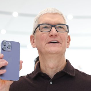 Imagem de Tim Cook leva 'bronca' de Trump por fabricar iPhones na Índia e não nos EUA