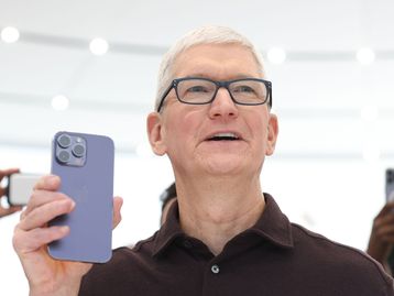 Tim Cook leva 'bronca' de Trump por fabricar iPhones na Índia e não nos EUA