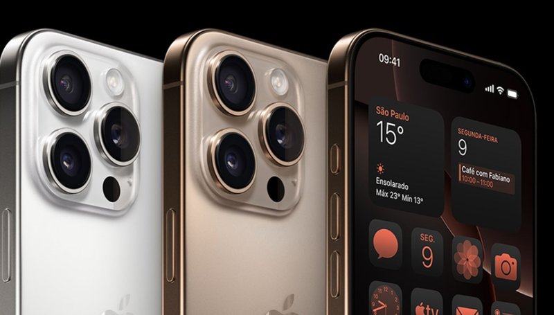 três iphones 16 pro max, um deles virado para a frente