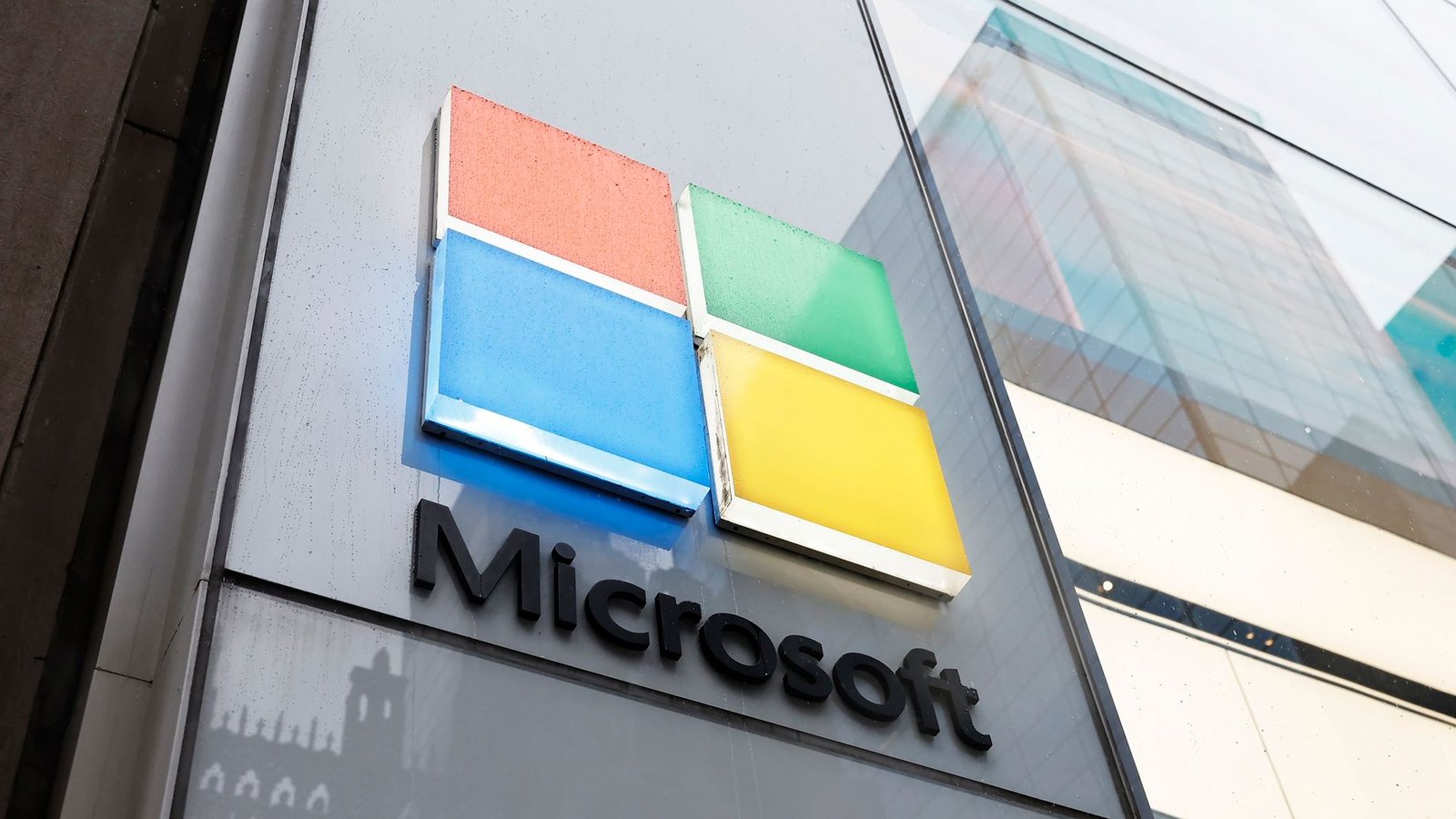 Microsoft lança atualização com mais de 60 correções de segurança