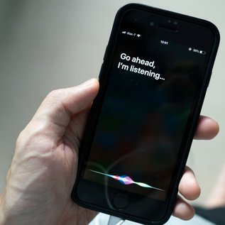 Imagem de Tchau, Siri? Apple pode permitir uso de Alexa, Google Assistente e outros no iPhone