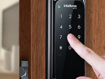 Fechaduras eletrônicas em oferta no Magazine Luiza; confira opções Intelbras, Coibeu e mais